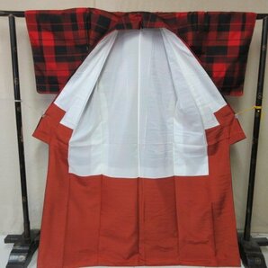 1円 良品 正絹 アンサンブル 着物 縞大島紬 和装 式典 和服 女性 赤 黒 格子 チェック 羽裏 高級 袷 身丈160cm 裄67cm【夢職】★★★の画像3