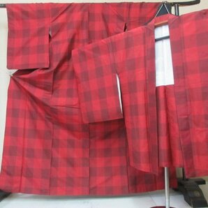 1円 良品 正絹 アンサンブル 着物 縞大島紬 和装 式典 和服 女性 赤 格子 チェック 羽裏 高級 袷 身丈156cm 裄66cm【夢職】★★★の画像1