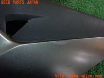 3UPJ=11850434]ヤマハ・トリシティ 300(SH15J)2022y 純正 左フットレストボード ステップボード 中古_画像2