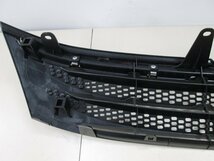 ★中古品★フロントグリル TOYOTA アイシス ZNM10W 53101-44180【他商品と同梱歓迎】_画像7