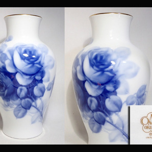 【海蛍】大倉陶園 OKURA ブルーローズ 薔薇花瓶 フラワーベース 花器 金彩 陶器 花生 花入 高さ約27.5cmの画像1