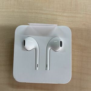 ◎(D1780) 中古新品Apple EarPods Lightning イヤホン (A1748) + ヘッドホンジャックアダプタ (A1479) 純正