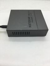 ◆04069) NETGEAR スイッチングハブ GS105E 5ポート ギガビット 金属筐体 壁掛け対応 静音ファンレス VLAN対応 初期化済_画像3