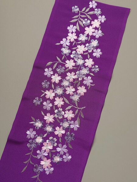 ★新品 刺繍半衿 半襟 ラメ入り 咲姫 日本製 紫色