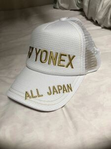 YONEX