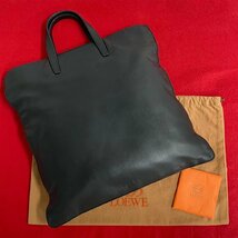 極 美品 希少品 LOEWE ロエベ アナグラム ロゴ 刻印 ナッパ レザー 本革 トートバッグ ハンドバッグ A4収納可能 ブラック 黒 52880_画像1