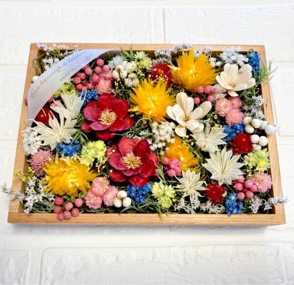 プレゼント　お花いっぱい花畑のようなボックスアレンジ　　置いてもよし　掛けてもよし色々な飾り方ができる！タイプ