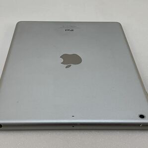 ★動作確認済み Apple アップル iPad Air MD790J/A 64GB 本体のみ シルバー Wi-Fi タブレット 初期化済み 現状品 液晶に線あり 管理J889の画像5