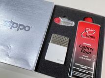 ★Zippo オイルライター 喫煙具 ホワイト オイル 純正着火石 フリント 箱入り ギフト 動作未確認 中古品 管理K26_画像1