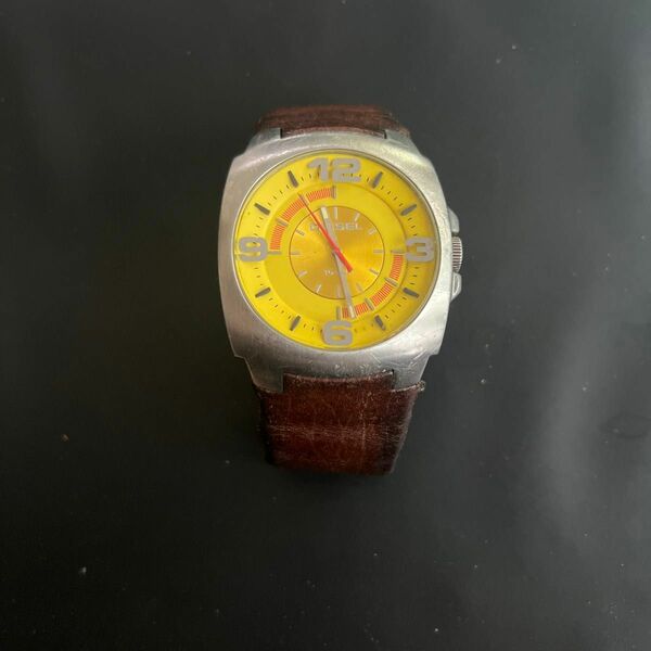 値下げ DIESEL 腕時計 DZ-1111 シルバーxイエロー 定価12600円