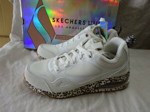 SKECHERS