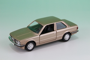 ミニカー　BMW323i 1/43 ガマ製