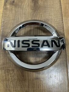 日産 セレナ用 ラジエータグリル エンブレムのみ 62892-AQ000 DBA-C25 日産純正部品 美品