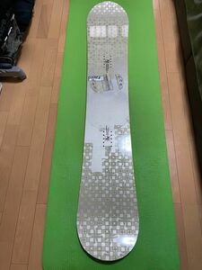 オガサカ製スノーボード板サイズ152使用感ありますが傷も少なく良い状態です。