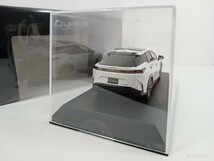 新品未開封品 1/43 ディーラー特注品 LEXUS RZ450e ホワイト_画像3