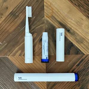 Toob Travel Toothbrush White ホワイト