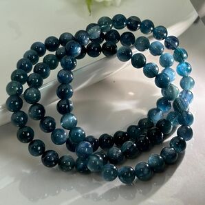 ブルーグリーンカイヤナイトブレスレット3連　天然藍晶石　宝石質　キャッツアイ　 パワーストーン 天然石　ネックレス　素材