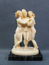 【SCULPTOR G.RUGGERI ルッジェーリ 裸婦 オブジェ 石の台座】G.R./イタリア製/樹脂製/置物/3人の女性のオブジェ_画像1