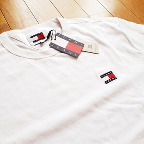 【新品】トミーヒルフィガー Mサイズ TOMMY JEANS ロゴ Tシャツ ホワイト ワンポイント トミージーンズの画像6