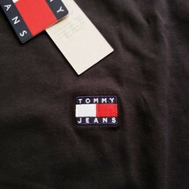 【新品】トミーヒルフィガー Mサイズ TOMMY JEANS ロゴ Tシャツ ブラック ワンポイント トミージーンズ_画像4