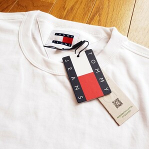 【新品】トミーヒルフィガー XLサイズ TOMMY JEANS ロゴ Tシャツ ホワイト ワンポイント トミージーンズの画像3
