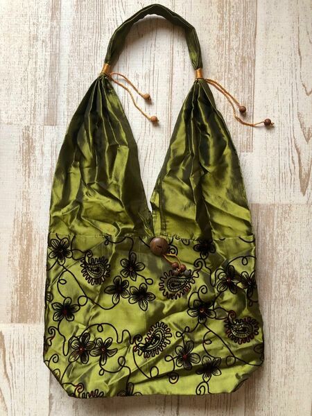 新品未使用 バッグ かばん グリーン 民族 タイ バリ インドネシア アジア エコバッグ アジアン 緑 布 生地 刺繍 土産 民芸