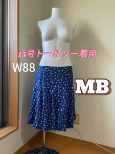 W88H112大きいサイズ　MB 花とドット柄のスカート