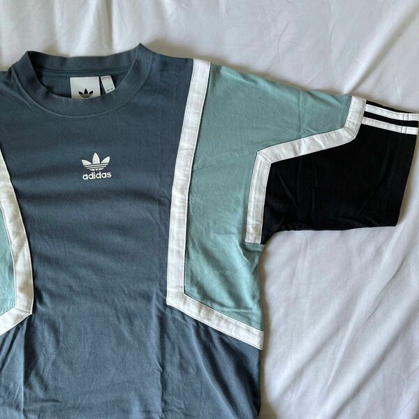 adidas 古着 Tシャツ ロゴTシャツ