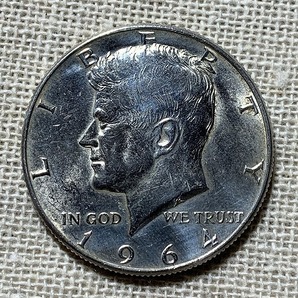 アメリカ銀貨 1964年 ケネディ銀貨 ハーフダラー 50セント 約12.6g 銀900の画像1