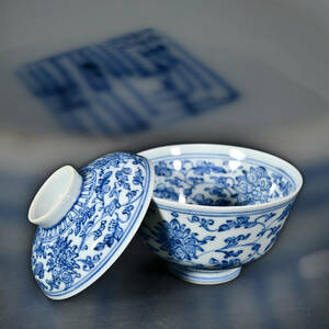 br10496 唐草文染付蓋茶碗 青華 在銘 煎茶碗 陶磁器 唐物 幅9.5cm 高8cm