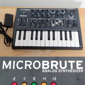 ARTURIA アナログシンセ MICROBRUTE