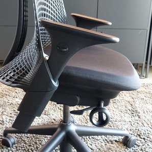 ハーマンミラー(Herman Miller) SAYL Chair(セイルチェア) 2021年｜デスクチェア オフィス PC 書斎 椅子の画像4