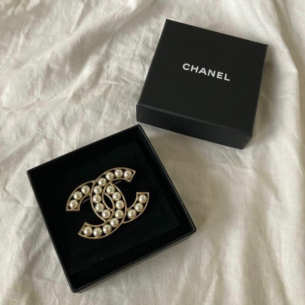 CHANEL パールブローチ 美品PIERR 箱あり