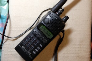 ジャンク　KENWOOD　TH-F48 430MHz FMハンディトランシーバー 部品どりに