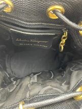 【salvatore ferragamo】本革　レザー　巾着　リュック　ショルダーバッグ ブラック　金_画像9