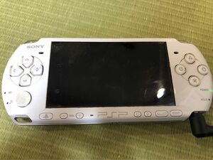 動作確認済み　PSP3000 プレイステーションポータブル PSP-3000 パールホワイト 動作品 充電器の接触悪い