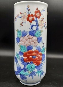 Art hand Auction ☆Bunbudo☆Showa Retro Imari Nabeshima Ware Torayama Kiln Vase à prune pivoine peint à la main, Imari, Arita, image colorée, À la manière de Nabeshima