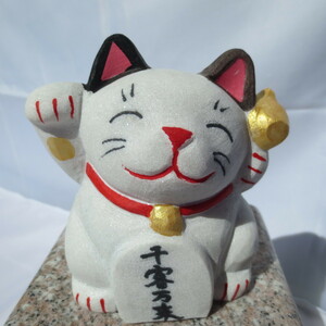  maneki-neko . luck . luck . whirligig .... cat right hand .... luck with money up white marble 10x7x10cm 940g