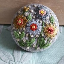 ハンドメイド刺繍ブローチ　お花_画像2