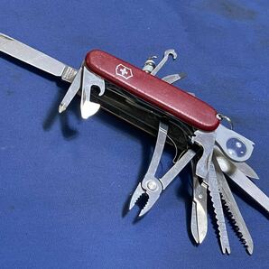 VICTORINOX OFFICIER SUISSE『 ビクトリノックス マルチツールナイフ 』ヴィクトリノックス スイスチャンプ レッド ミニドライバー付の画像1