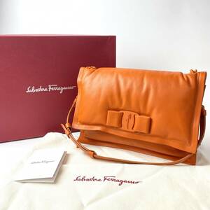 定価23万 美品 フェラガモ FERRAGAMO レディース VIVA BOW ショルダーバッグ レザー オレンジ チェーン リボン