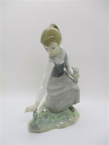 欠けあり　LLADRO/リヤドロ　花摘み　フィギュリン　ポーセリン　人形　廃盤品