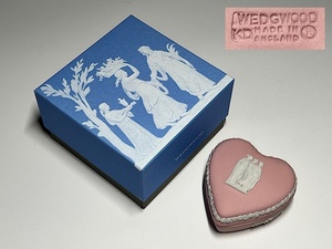 [.] Wedgwood jasper Heart shape cover thing case also box 