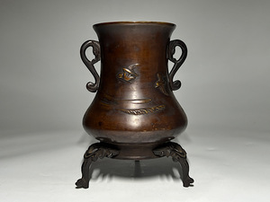 【瑞】銅製　波千鳥彫刻　花器　花瓶　薄端花器　＊（蓋欠品）