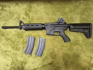 メーカー不明　M4タイプ電動ガン　ハンドガード換装　ノーマルマガジン付き　