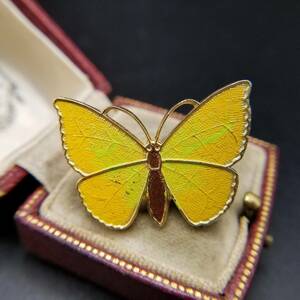 黄色い羽根の蝶 ヴィンテージ ブローチ イエロー 昆虫モチーフ レトロ コスチュームジュエリー 小ぶり YDB108
