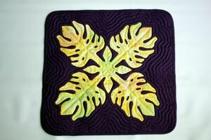 Art hand Auction ☆HM354 Tapiz de edredón hawaiano hecho a mano (fondo morado) ☆, de coser, bordado, Producto terminado, otros