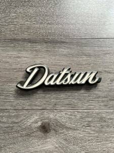 DATSUNエンブレム　白文字タイプ