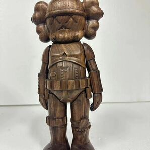 未使用KAWS Stormtrooper Companion WOOD 400%の画像2