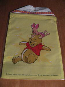 Aストパンあ保管。熊のプーさんの巾着・小物入れ・黄色です・8種類あり。。28センチ×20センチ。。5
